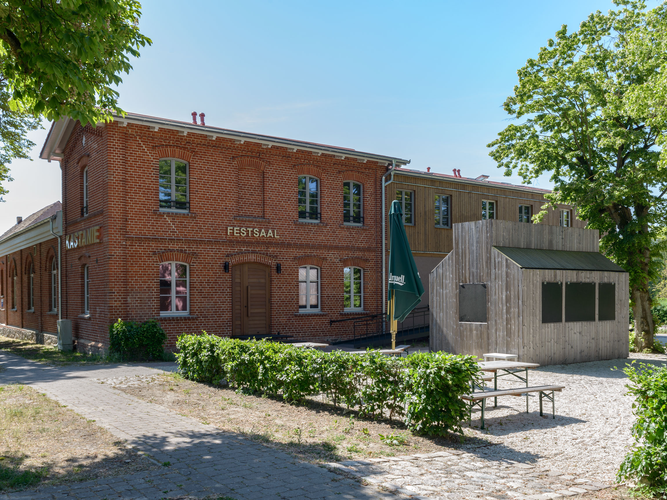 Kastanie_Gaststätte_Pension_Bar_Festsaal_Ferienwohnungen_Öffentlich_Sanierung_Biergarten_Karwe_02
