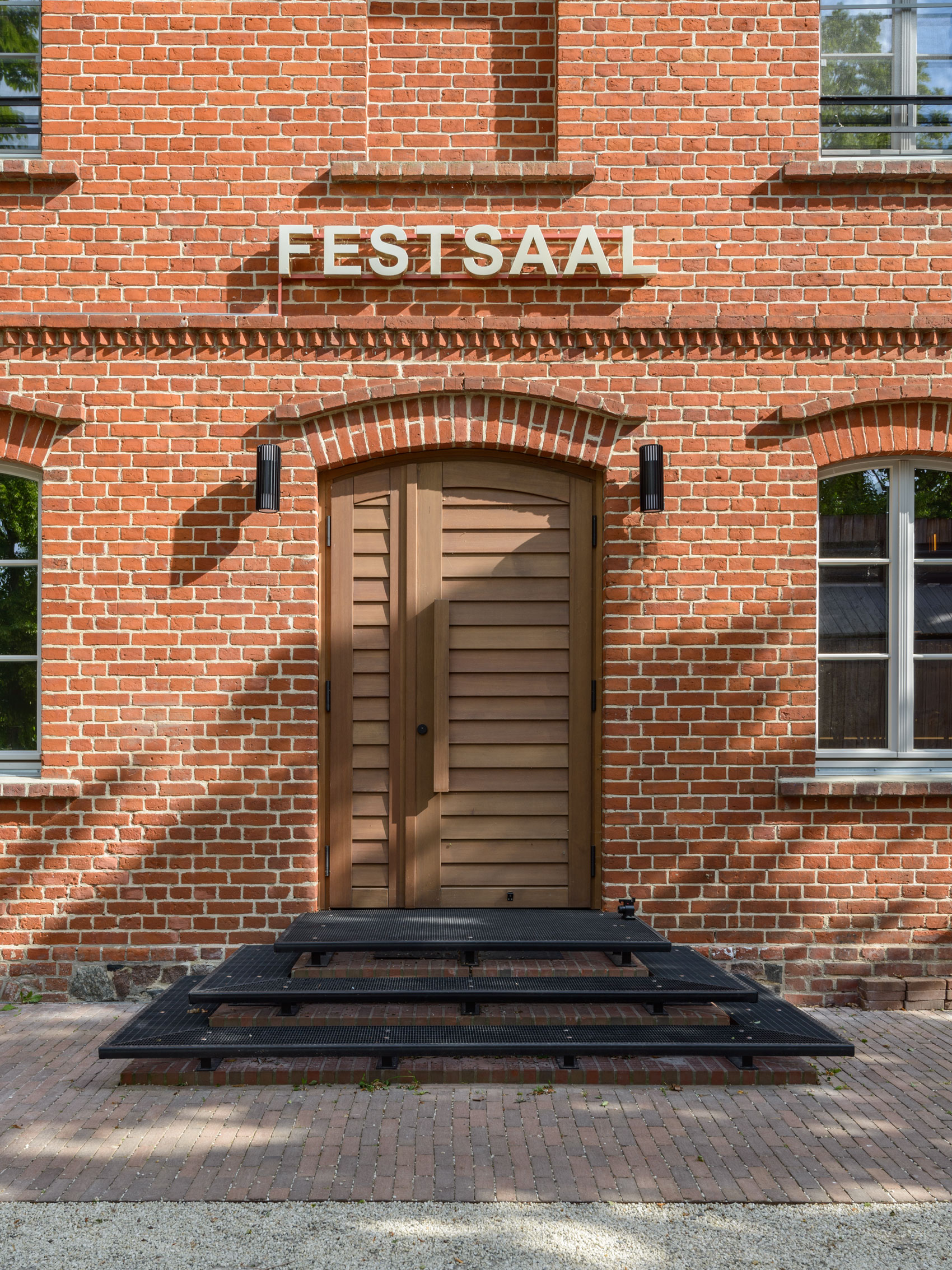 Kastanie_Gaststätte_Pension_Bar_Festsaal_Ferienwohnungen_Öffentlich_Sanierung_Biergarten_Karwe_03