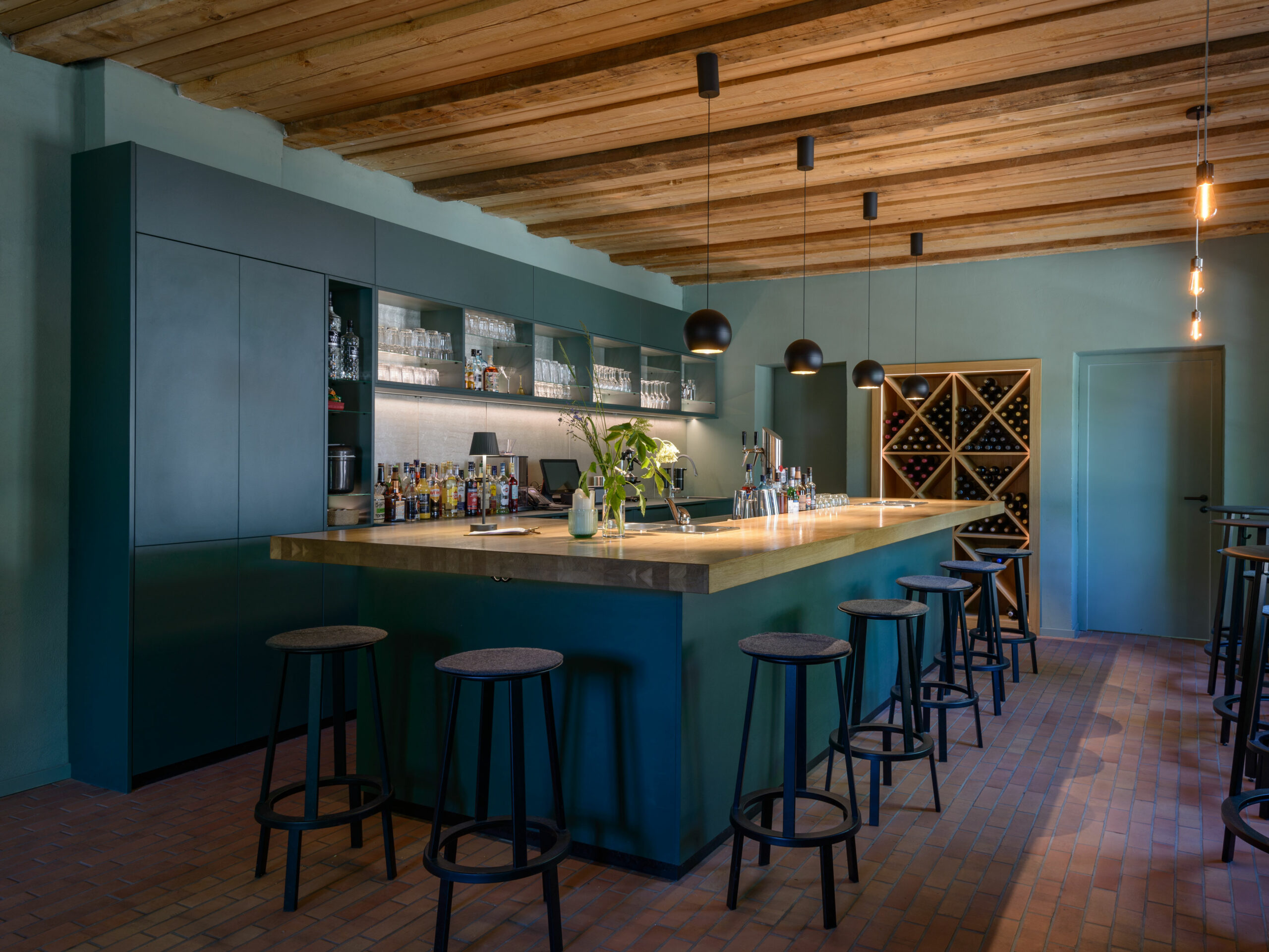 Kastanie_Gaststätte_Pension_Bar_Festsaal_Ferienwohnungen_Öffentlich_Sanierung_Biergarten_Karwe_10